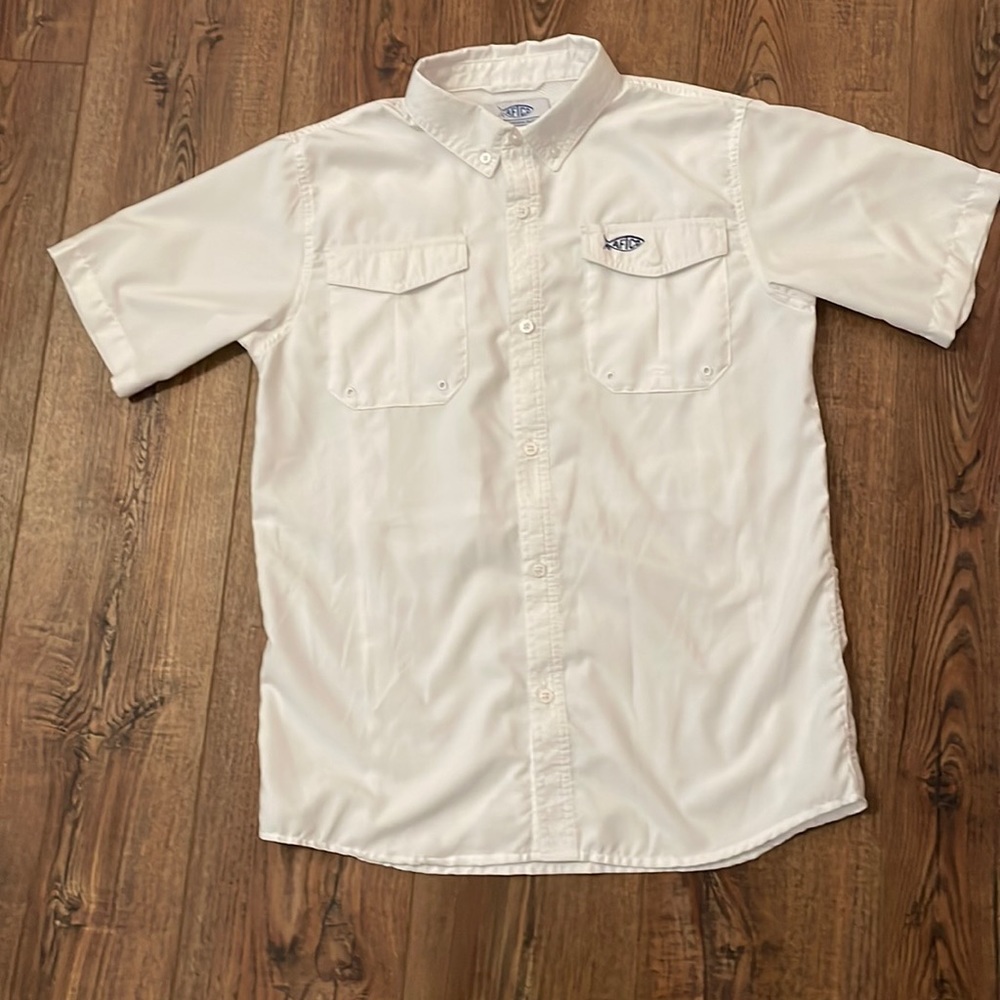 White AFTCO short sleeved button up shirt